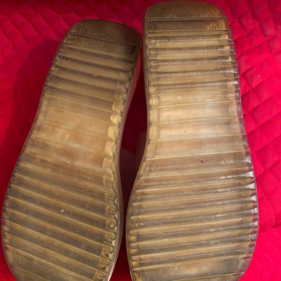 Slippers - Picture 3 of 4